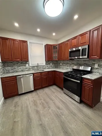 811 13th Street Newark NJ 07108