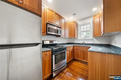 180 Edgewater Road Cliffside Park NJ 07010