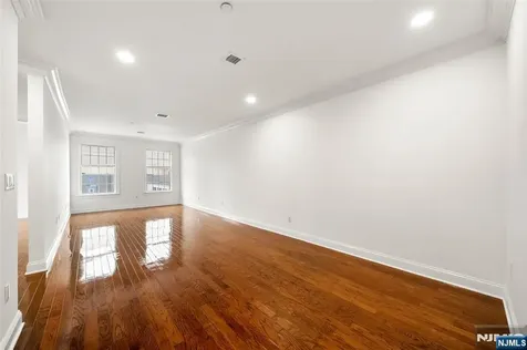 180 Edgewater Road Cliffside Park NJ 07010