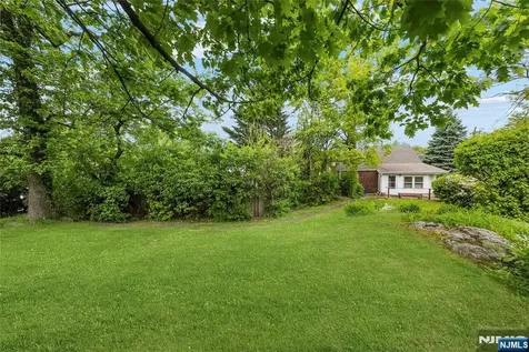 1028 Harvard Place Fort Lee NJ 07024