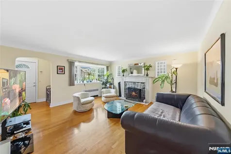 1028 Harvard Place Fort Lee NJ 07024