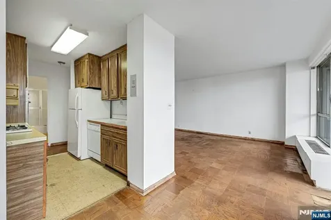 2077 Center Avenue Fort Lee NJ 07024