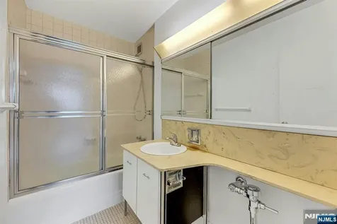 2077 Center Avenue Fort Lee NJ 07024