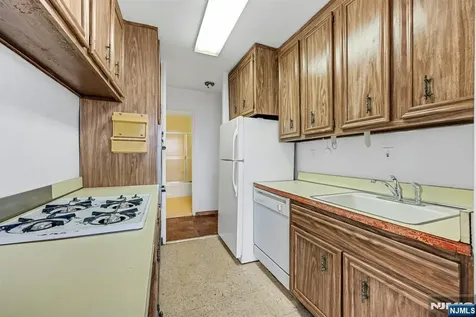 2077 Center Avenue Fort Lee NJ 07024