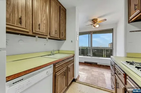 2077 Center Avenue Fort Lee NJ 07024