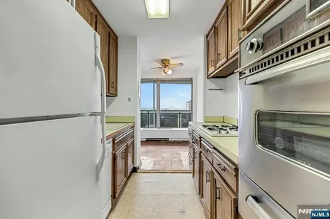 2077 Center Avenue Fort Lee NJ 07024