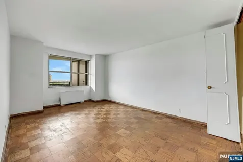 2077 Center Avenue Fort Lee NJ 07024