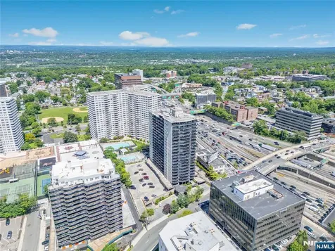 2077 Center Avenue Fort Lee NJ 07024