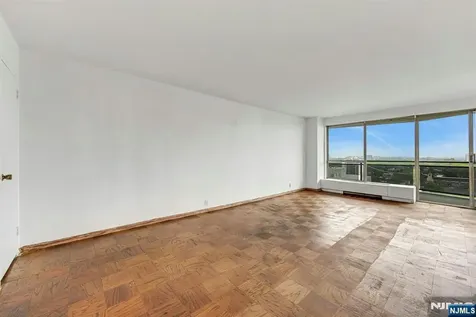 2077 Center Avenue Fort Lee NJ 07024