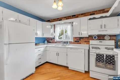 39 Post Brook Road West Milford NJ 07480
