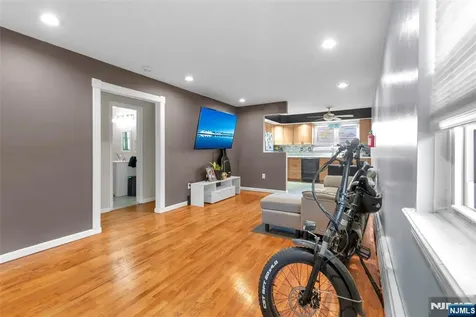 186 Terhune Lodi NJ 07644