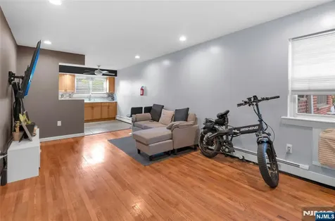 186 Terhune Lodi NJ 07644