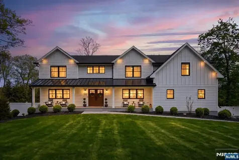 101 Tam O Shanter Drive Mahwah NJ 07430