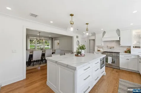 101 Tam O Shanter Drive Mahwah NJ 07430