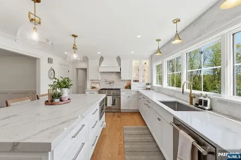 101 Tam O Shanter Drive Mahwah NJ 07430
