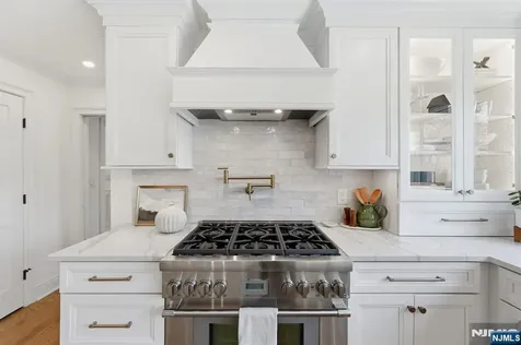 101 Tam O Shanter Drive Mahwah NJ 07430