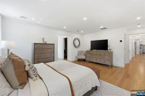 101 Tam O Shanter Drive Mahwah NJ 07430