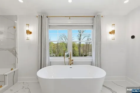 101 Tam O Shanter Drive Mahwah NJ 07430