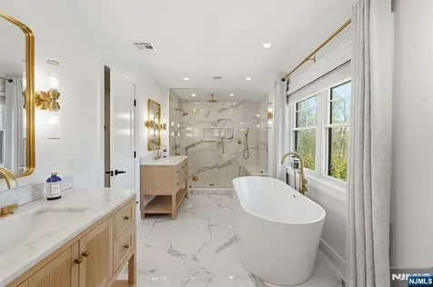 101 Tam O Shanter Drive Mahwah NJ 07430