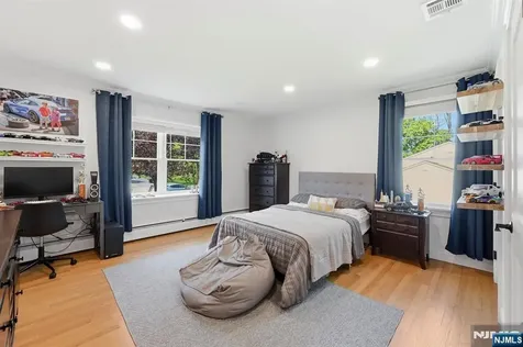101 Tam O Shanter Drive Mahwah NJ 07430