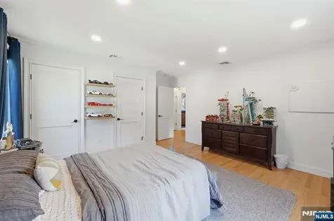 101 Tam O Shanter Drive Mahwah NJ 07430