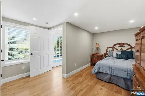 101 Tam O Shanter Drive Mahwah NJ 07430