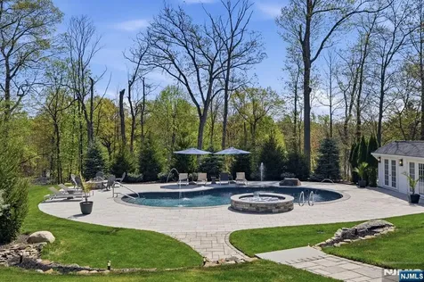 101 Tam O Shanter Drive Mahwah NJ 07430