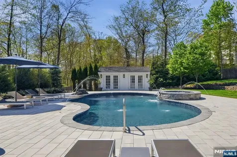 101 Tam O Shanter Drive Mahwah NJ 07430