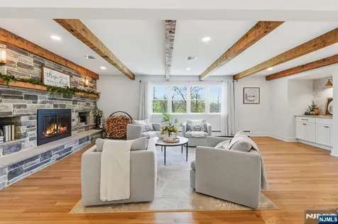101 Tam O Shanter Drive Mahwah NJ 07430