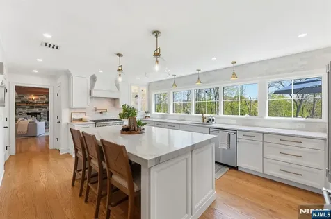 101 Tam O Shanter Drive Mahwah NJ 07430