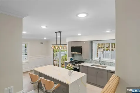 16 Coles Court River Edge NJ 07661