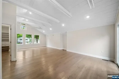 16 Coles Court River Edge NJ 07661