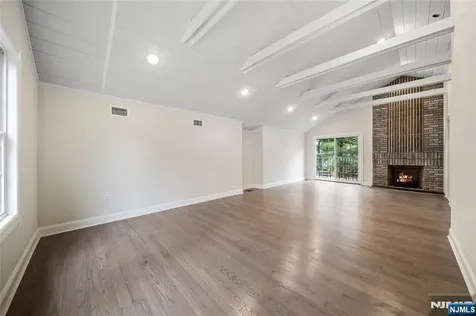 16 Coles Court River Edge NJ 07661