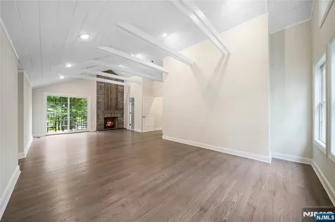 16 Coles Court River Edge NJ 07661
