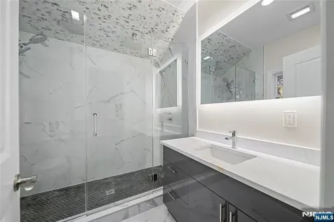 16 Coles Court River Edge NJ 07661