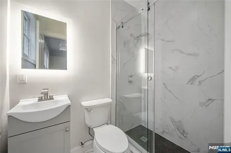 16 Coles Court River Edge NJ 07661