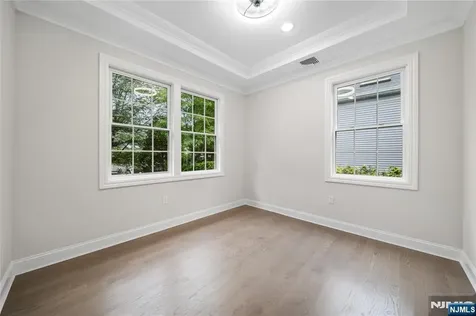 16 Coles Court River Edge NJ 07661