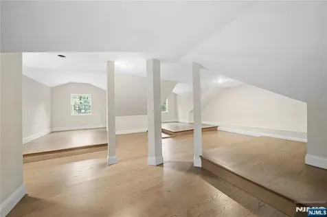 16 Coles Court River Edge NJ 07661