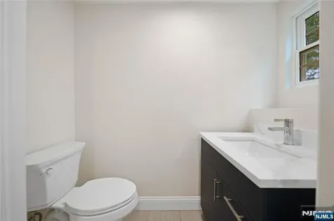 16 Coles Court River Edge NJ 07661