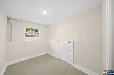 16 Coles Court River Edge NJ 07661