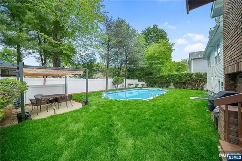 16 Coles Court River Edge NJ 07661