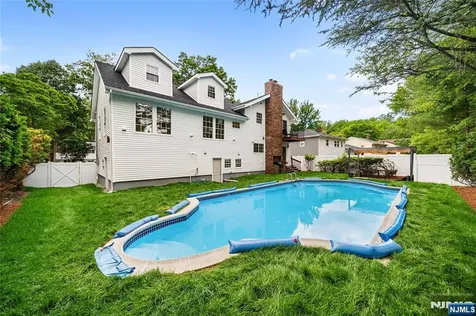 16 Coles Court River Edge NJ 07661