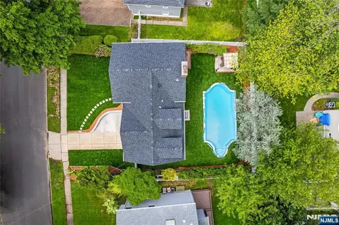 16 Coles Court River Edge NJ 07661