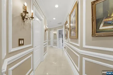 27 Mountainwood Court Totowa NJ 07512