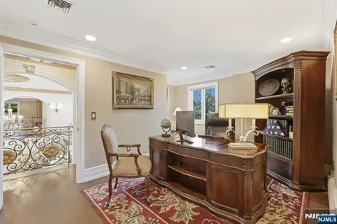 27 Mountainwood Court Totowa NJ 07512