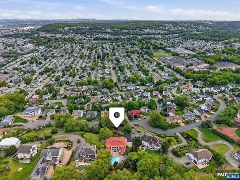 27 Mountainwood Court Totowa NJ 07512