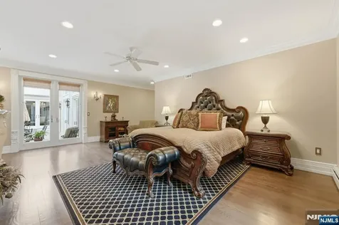 27 Mountainwood Court Totowa NJ 07512