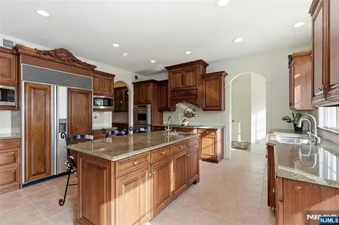 4 Deer Trail Kinnelon Borough NJ 07405