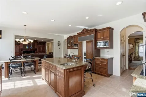 4 Deer Trail Kinnelon Borough NJ 07405