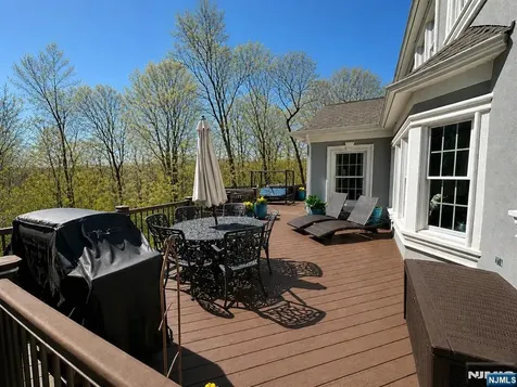 4 Deer Trail Kinnelon Borough NJ 07405